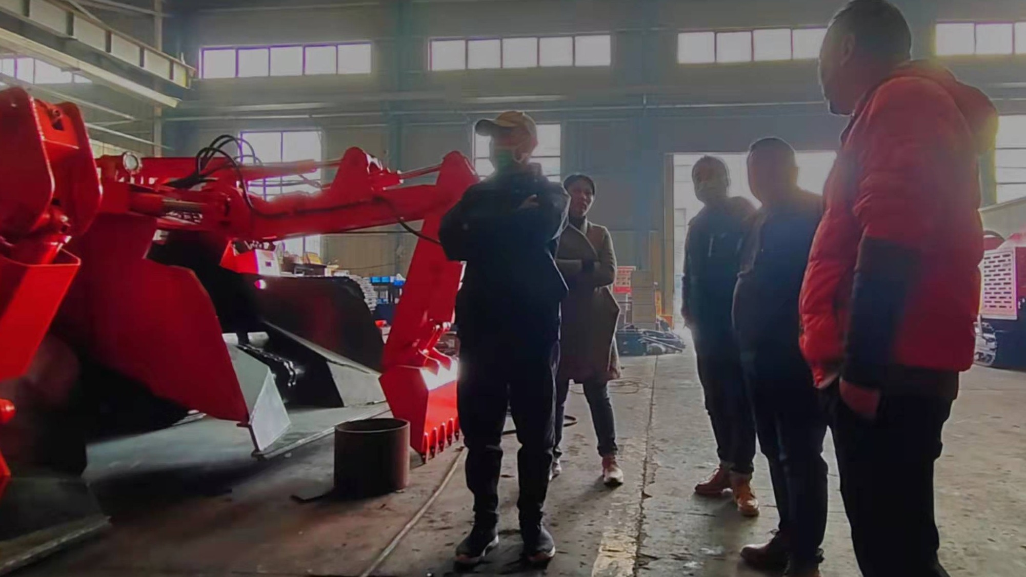 實地考察丨{卓力扒渣機}_歡迎河南某地煤礦負(fù)責(zé)人來我廠考察調(diào)研